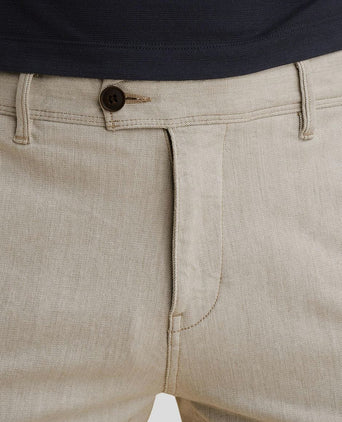 V9 chino short ecru