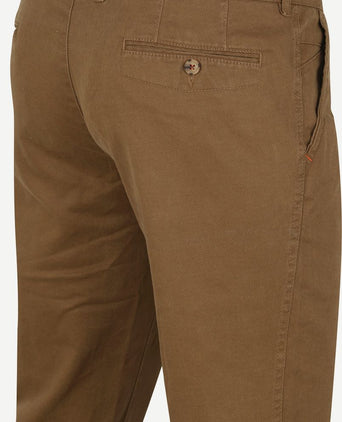 Suitable chino Plato bruin