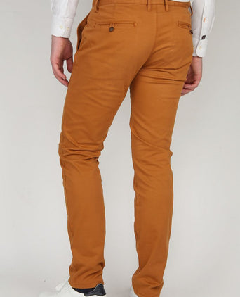 Suitable chino sartre caramel
