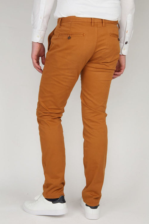 Suitable chino sartre caramel