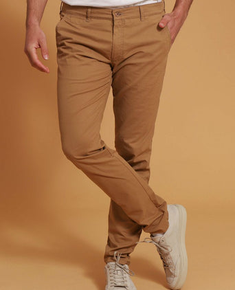 Suitable Plato chino cognac | Slim-fit