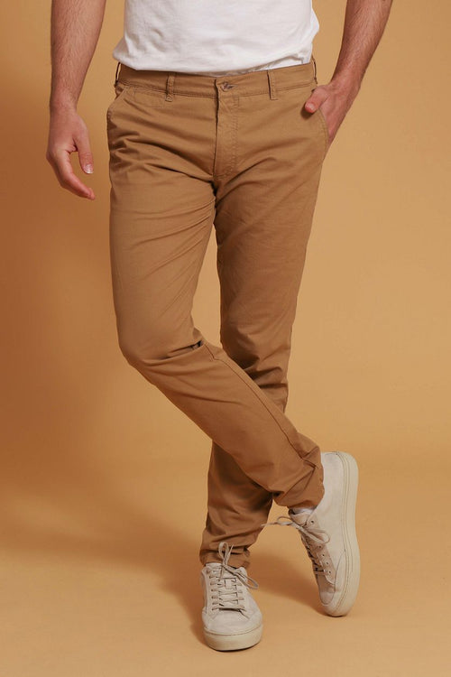 Suitable Plato chino cognac | Slim-fit