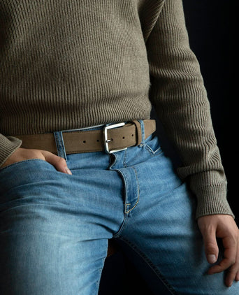 Suitable riem suède leer lichtbruin