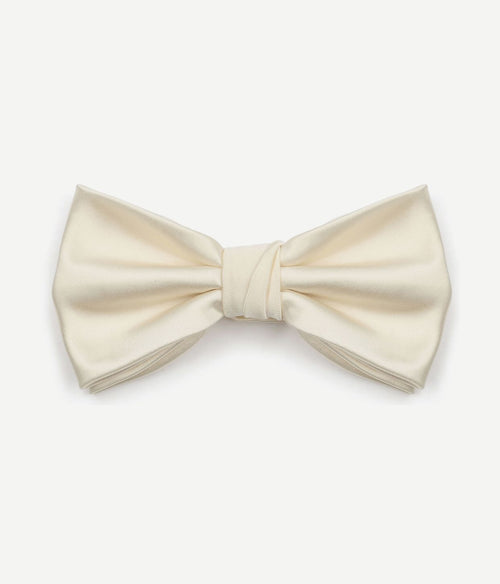 Suitable satin strik off white