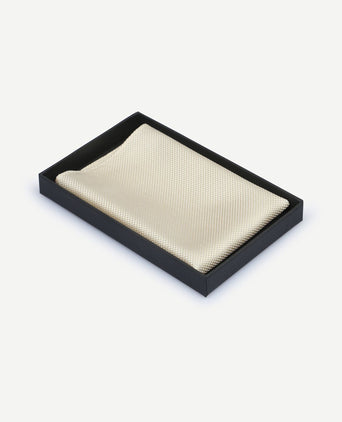 Suitable zijde pochet ecru