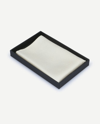 Suitable zijde pochet off-white