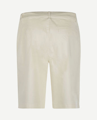 Short classic sand