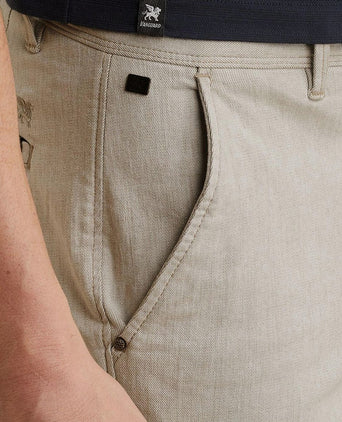 V9 chino short ecru