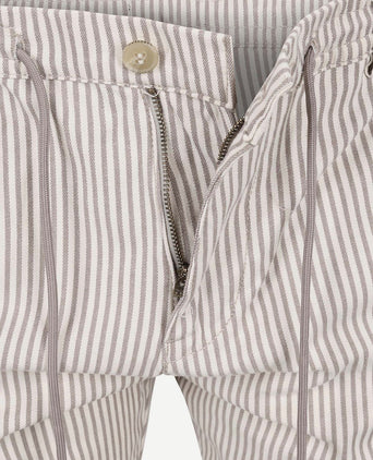 Relaxed short stripes beige