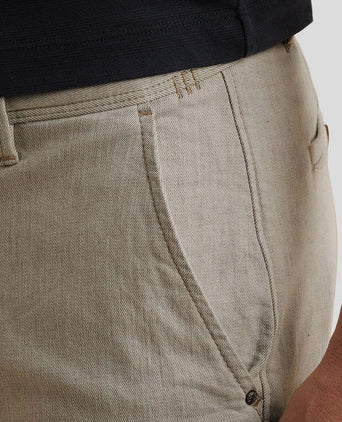 V9 chino short ecru