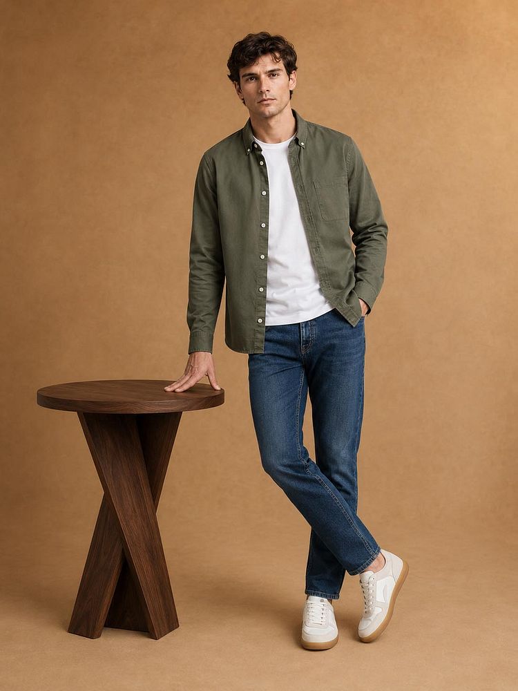 Sneakers park wit met The jason jeans mid blauw, The steve t-shirt wit en The tommy overhemd olijfgroen