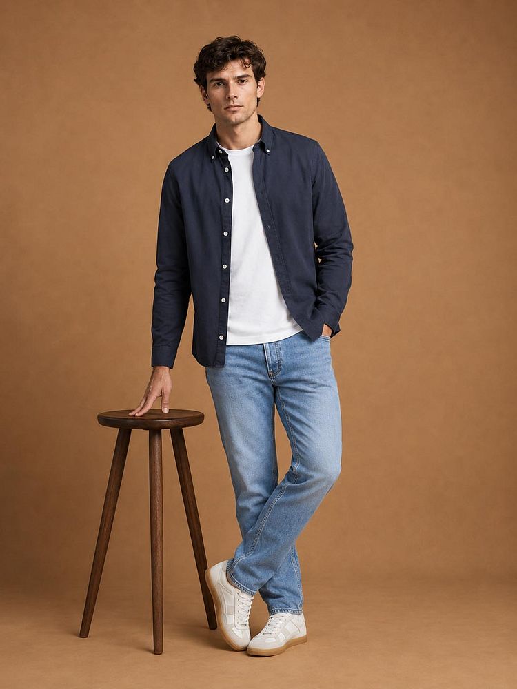 Sneakers park wit met The jason jeans lichtblauw, The steve t-shirt wit en The tommy overhemd antraciet