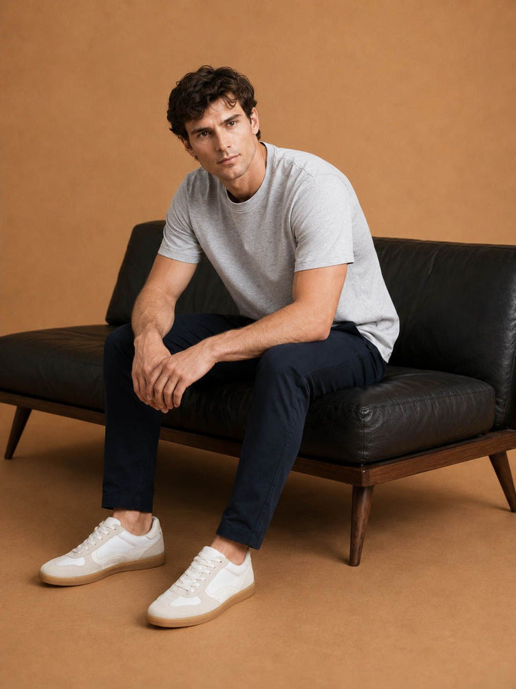 Sneakers park wit met Sneakersok (3-pack) wit, The harry chino donkerblauw en The shawn t-shirt grijs