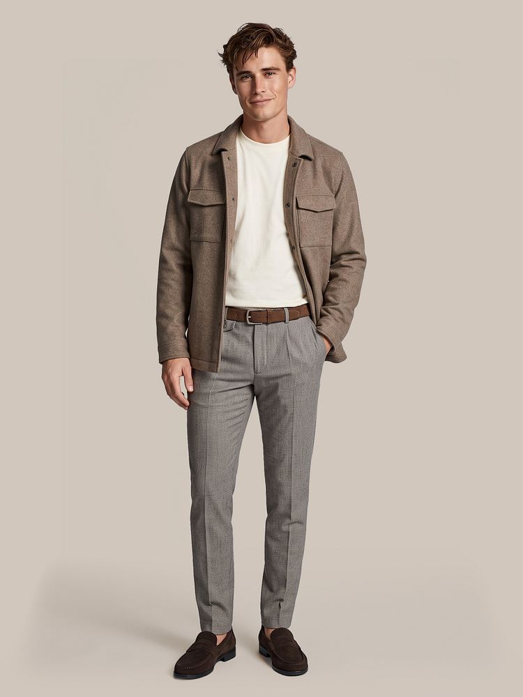Overshirt twill beige met respect t-shirt tim ecru, riem suède leer bruin en chino pico pleat flanel print beige