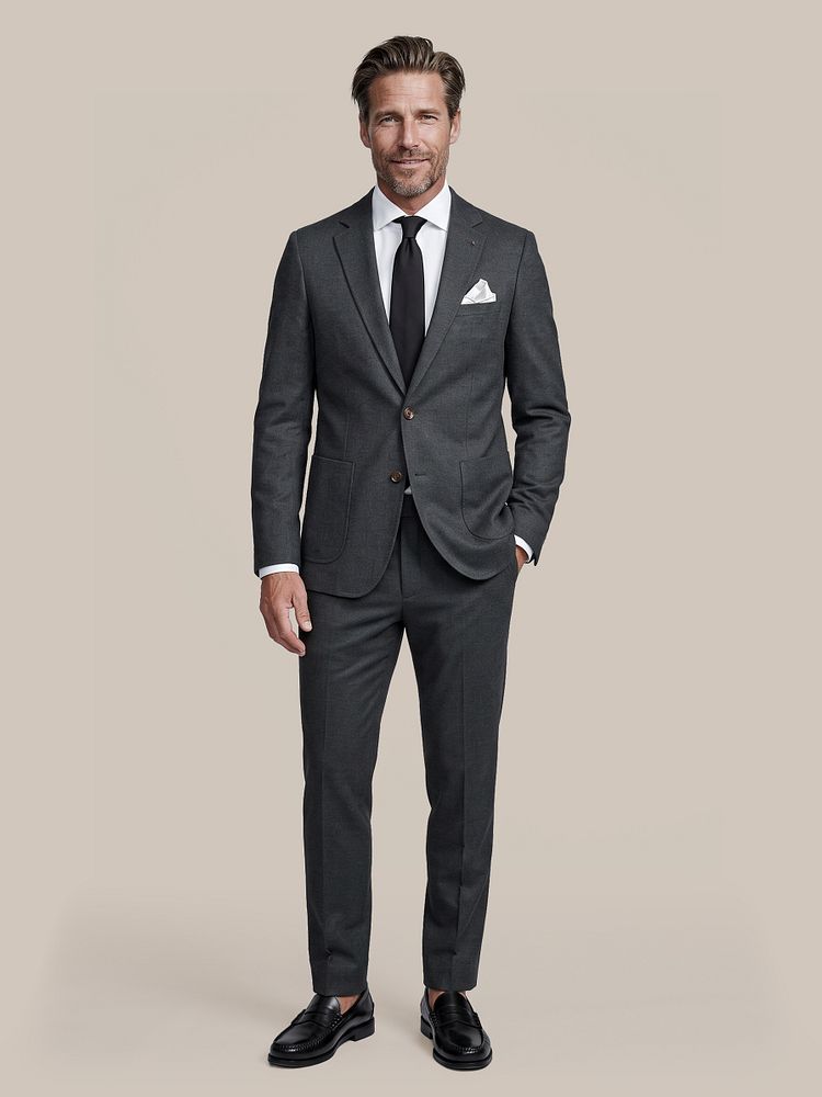 Colbert fame houndstooth forest met zijde stropdas zwart, overhemd knitted piqué wit, vitaru onzichtbaar ondershirt diepe v-hals (2-pack), aiden pantalon houndstooth forest en penny loafers leer zwart