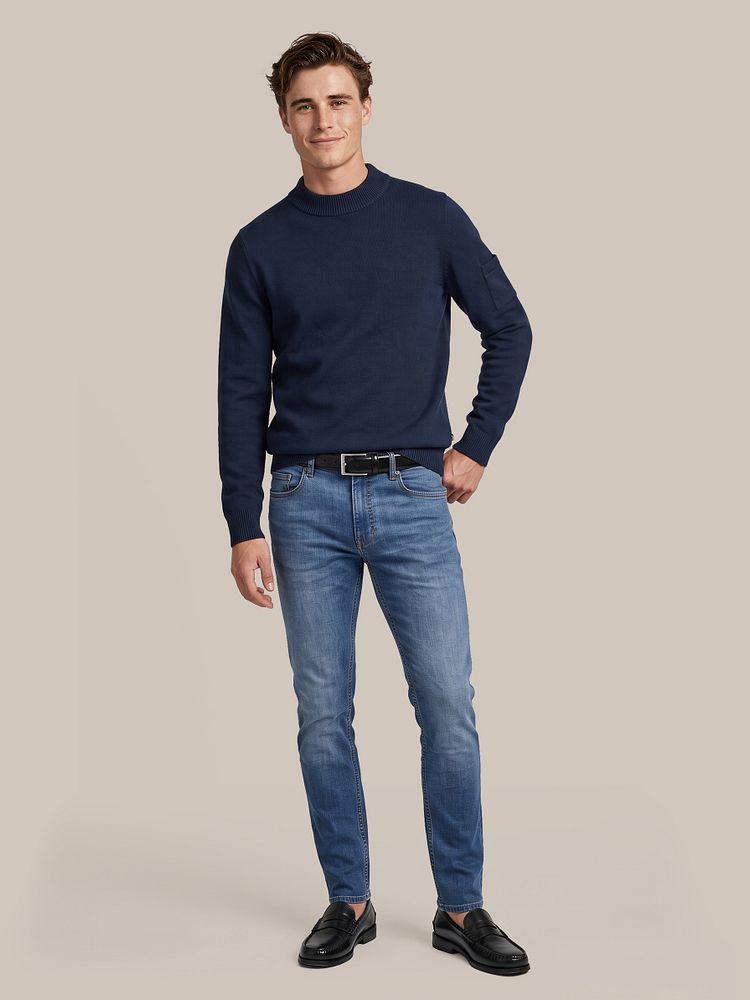 Canes pullover turtle donkerblauw met riem zwart 314, DENM jeans blauw en penny loafers leer zwart