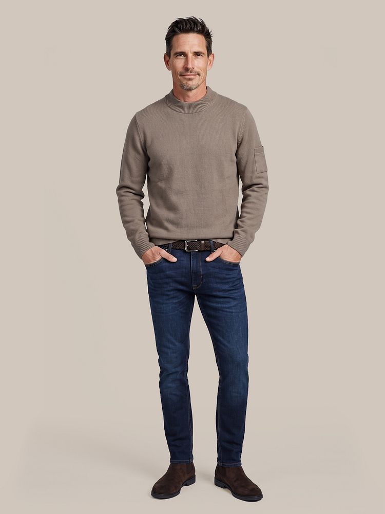Canes pullover turtle taupe met geweven riem bruin, DENM jeans donkerblauw en chelsea boot suede bruin
