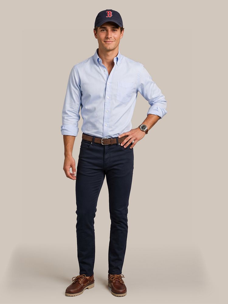 Look 543: lichtblauw twill overhemd, donkerblauwe waffle broek, bruine riem en bootschoenen