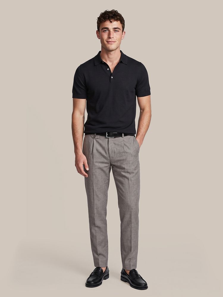Polo rishi merinowol navy met riem zwart 314, chino pico pleat check sand en penny loafers zwart leer