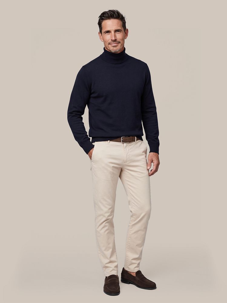 Merino coltrui navy met chino peano twill off white, riem suede bruin en penny loafers suede bruin