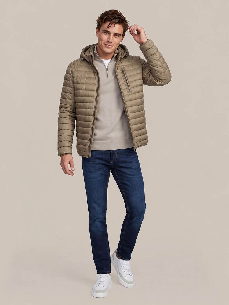 Look 591: Copenhagen jas taupe met Obra t-shirt, Riem suède leer donkerblauw, Denm jeans donkerblauw en Sneaker wit