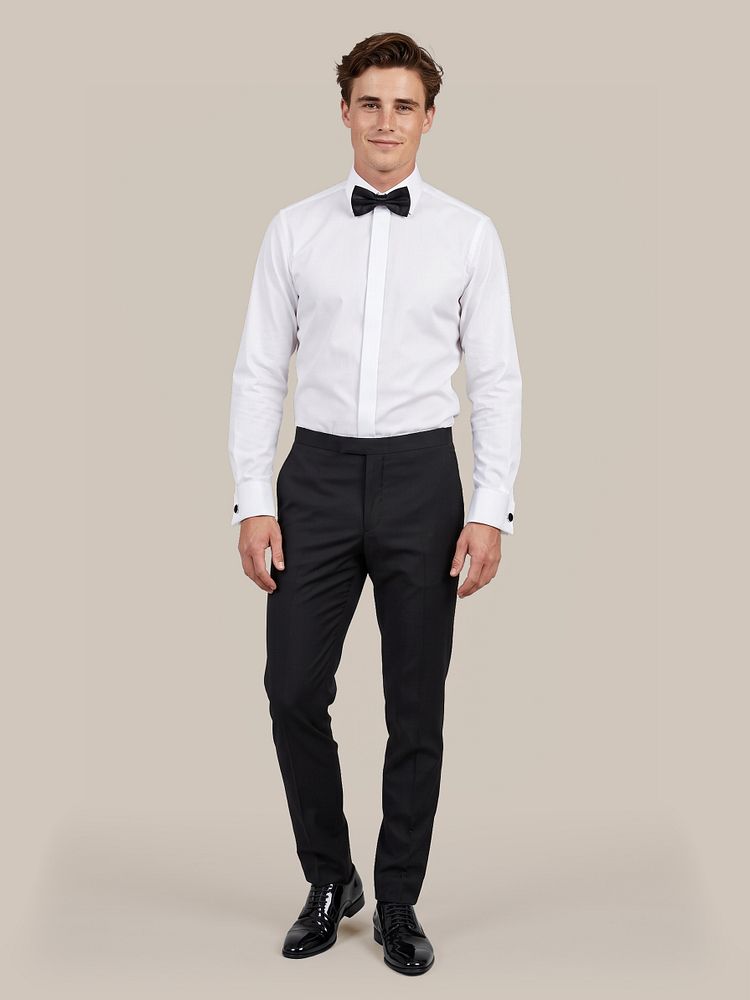 Strik zwart met bretel zwart, rokkostuum broek wol blend zwart, kniekousen zwart en vernice lakschoen zwart