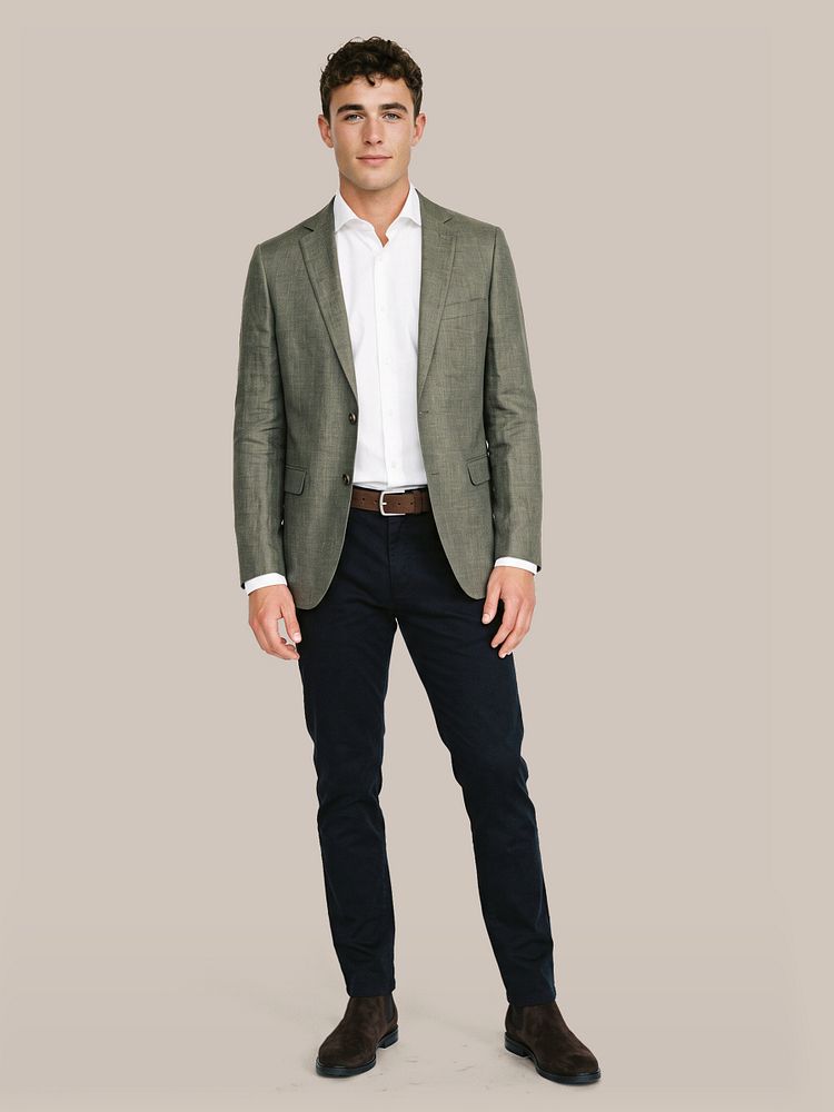 Blazer linnen panama olijfgroen met sorona overhemd gebroken wit, riem suède leer bruin, chino peano twill donkerblauw en chelsea boot suede bruin