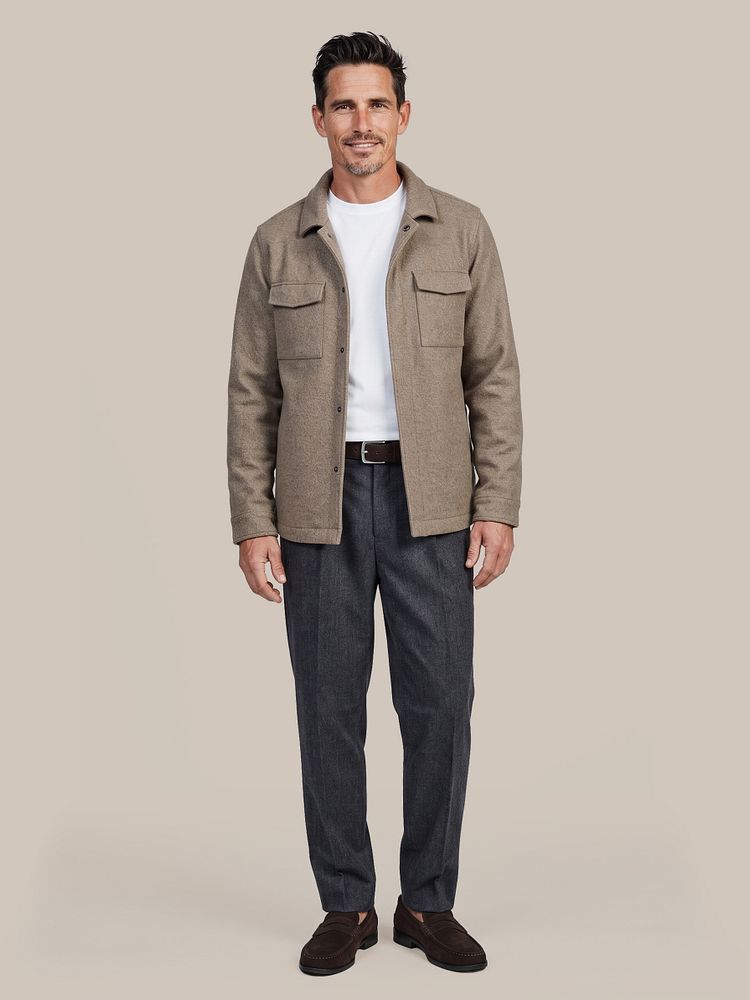 Overshirt twill beige met obra t-shirt hoge ronde hals wit (2-pack), riem suède leer bruin en penny loafers suede bruin