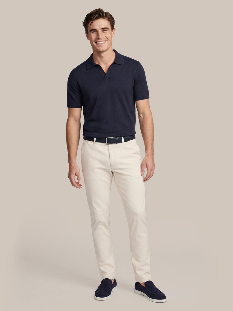 Chino peano twill off white met Polo riva compact donkerblauw en Riem suede donkerblauw 309