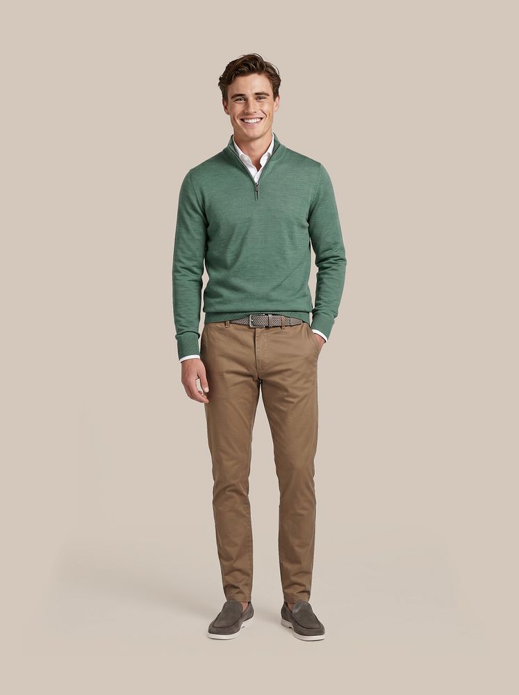 Overhemd knitted piqué wit met chino peano twill sand en napoli loafers olive