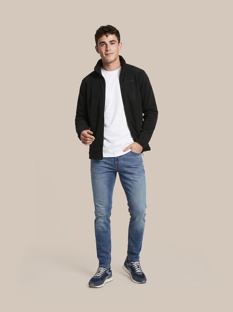 Denm jeans blauw met Miracle fleece jack zwart, Obra t-shirt hoge ronde hals wit (2-pack) en Sneakers city donkerblauw