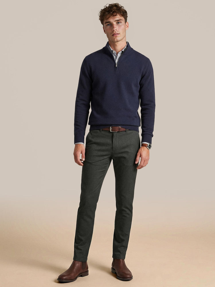Broek Lennox melange antraciet met Chelsea boots bruin, Overhemd streep donkerblauw, Riem leer donkerbruin en halve rits trui merinowol donkerblauw