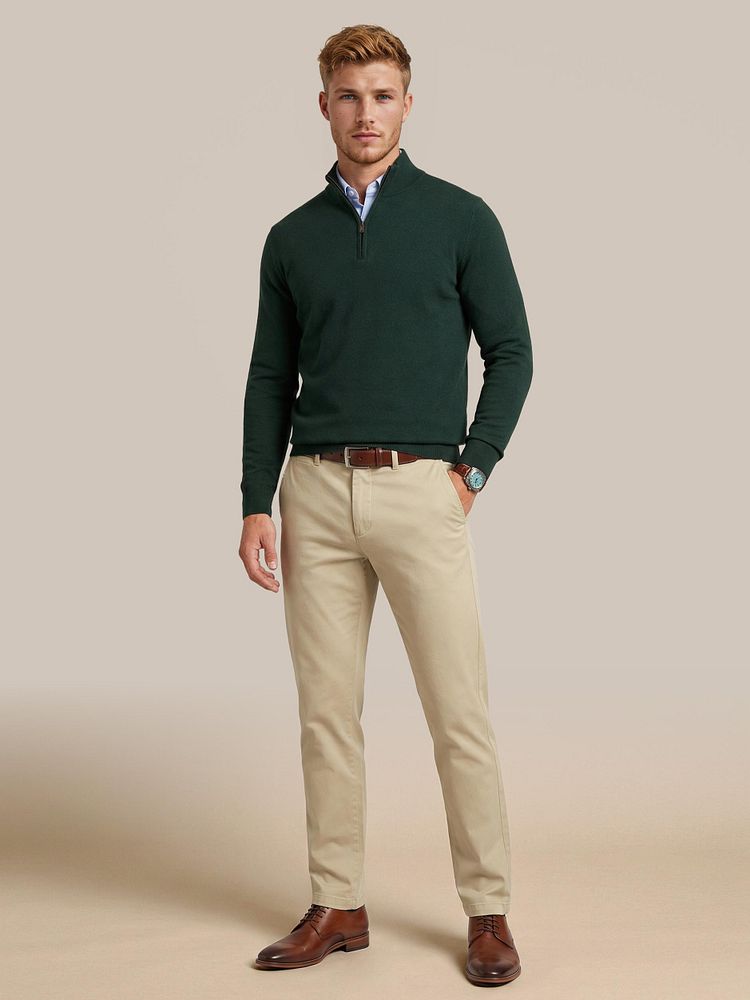 Chino fleming ecru met Leren herenschoen donkercognac, Overhemd twill lichtblauw, Riem leer cognac 022 en halve rits trui merinowol caccia groen