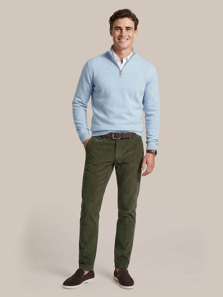 Azul loafers bruin met Chino flemm corduroy olive, Half-zip trui colin lichtblauw, Overhemd Oxford wit en Riem suede bruin 308
