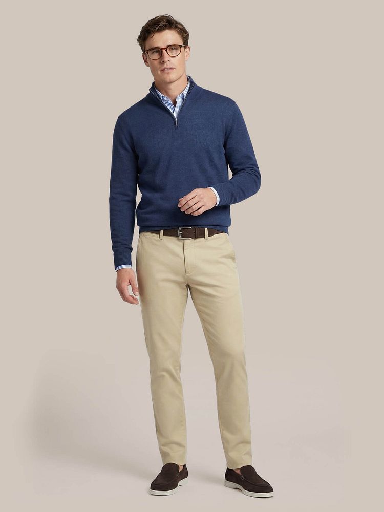 Azul loafers bruin met Chino fleming ecru, Half-zip trui colin indigo denim, Overhemd big stripe blauw en Riem suède leer bruin