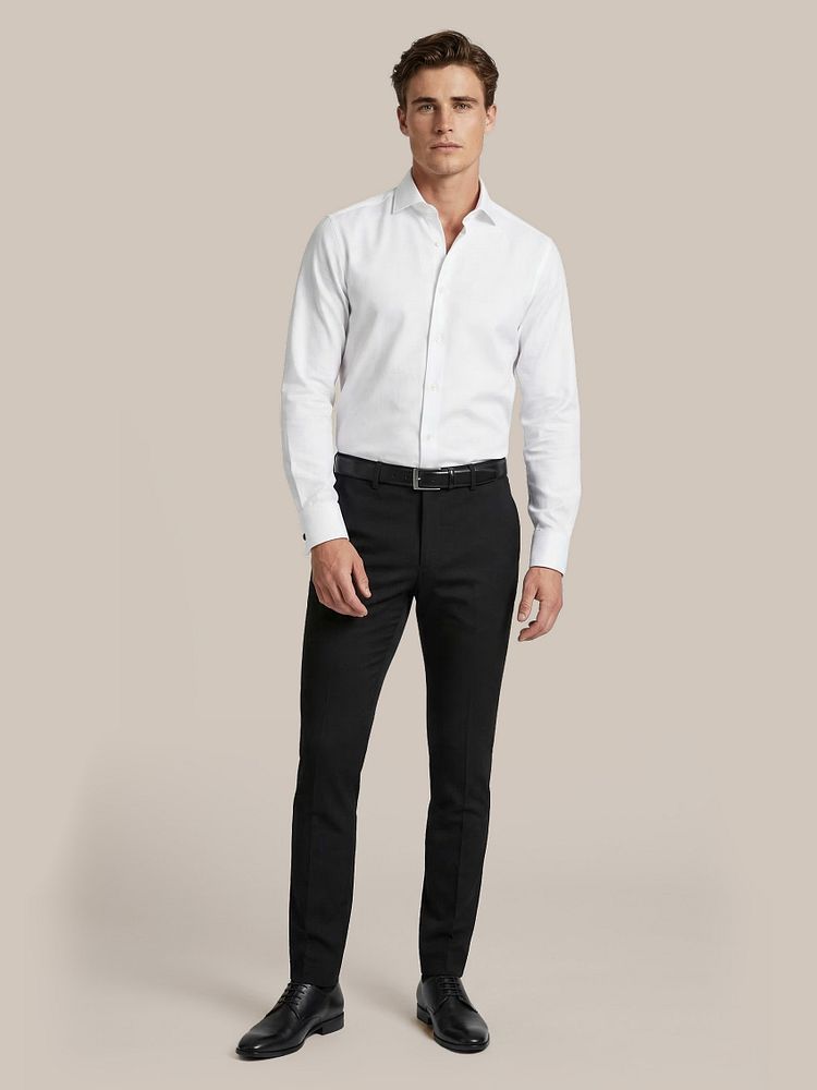 Base pantalon zwart met Leren Derby herenschoen zwart, Overhemd white twill dubbelmanchet, Riem zwart leer 010 en Vitasu t-shirt v-hals wit (2-pack)
