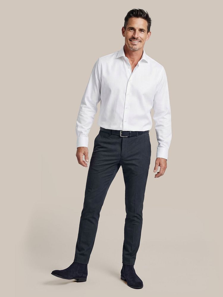 Base pantalon donkerblauw met Riem suede donkerblauw 309, Vitaru onzichtbaar ondershirt diepe v-hals (2-pack) en Wit overhemd slim fit dr-01