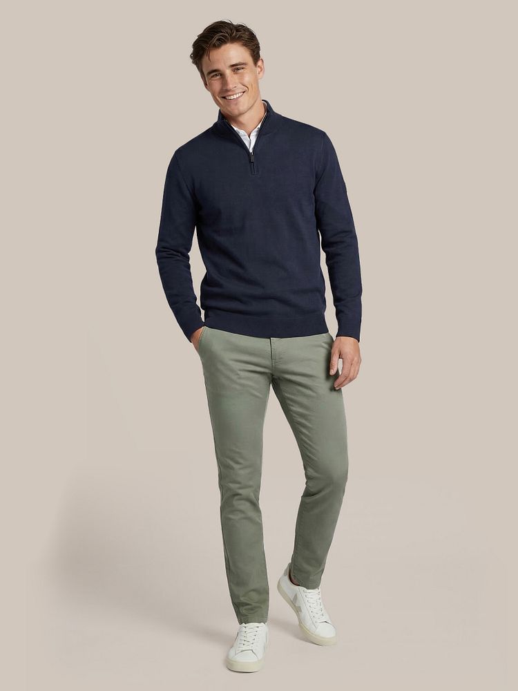 Chino Pico smart groen met Overhemd knitted piqué wit, Race halve rits trui donkerblauw en Sneakers park wit
