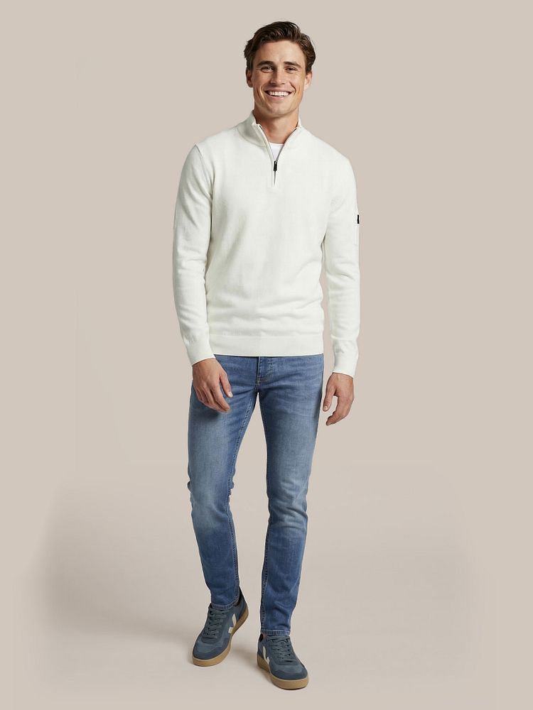 Denm jeans blauw met Ota t-shirt ronde hals wit (2-pack), Race halve rits trui off white en Sneakers city donkerblauw