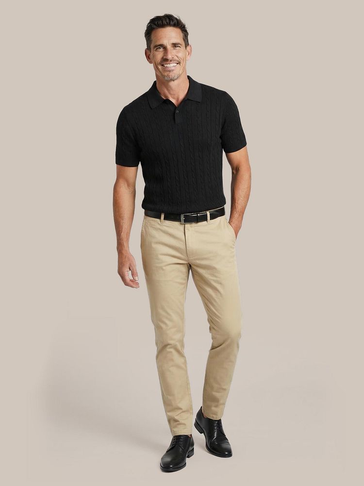 Chino Plato ecru met Leren Derby herenschoen zwart, Merino sokken donkerblauw (2-pack), Respect polo knit cable donkerblauw en Riem zwart leer 010