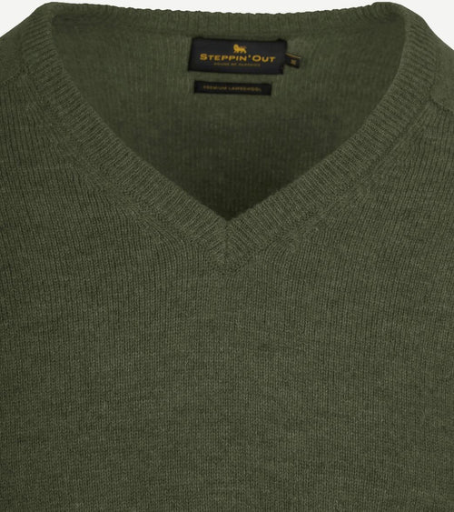 Steppin' Out trui v-hals lamswol olijfgroen | Regular-fit