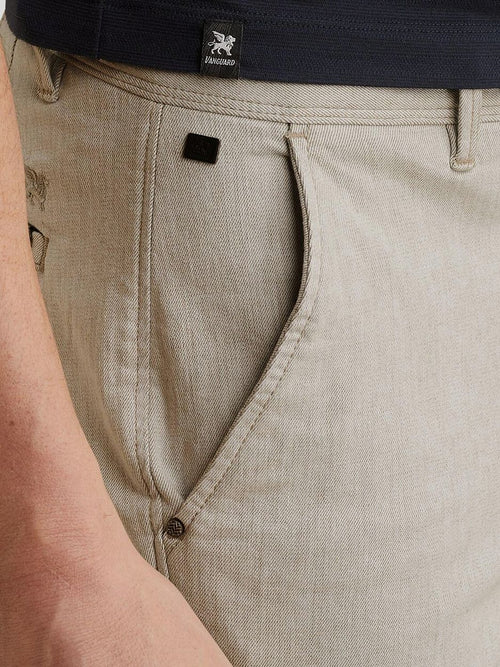 V9 chino short ecru