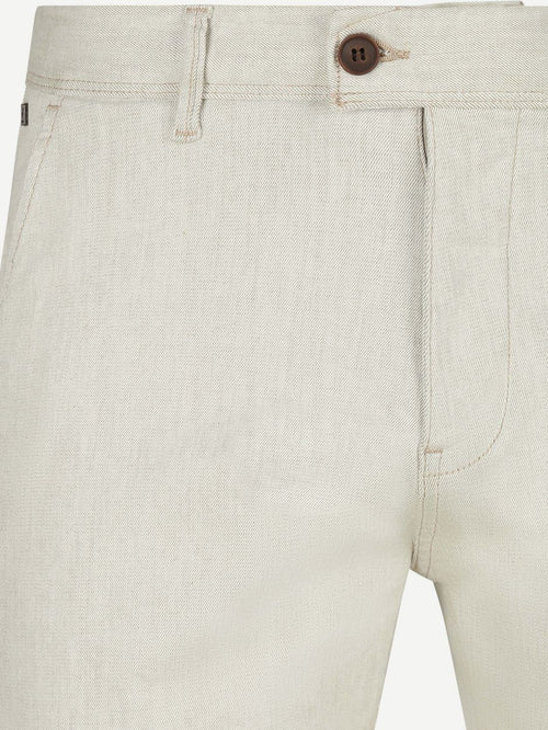 V9 chino short ecru