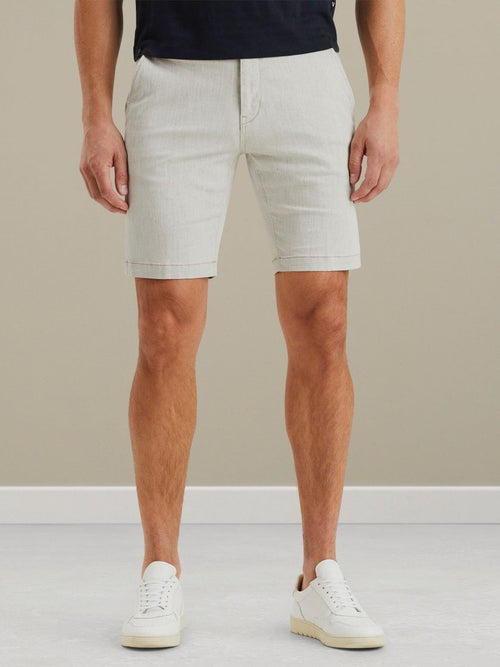 V9 chino short ecru
