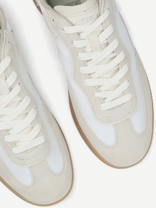 Sneakers park wit